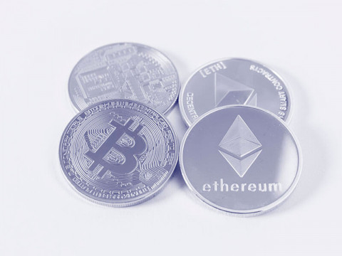 1 миллион долларов в час - суммарный доход добытчиков биткоин